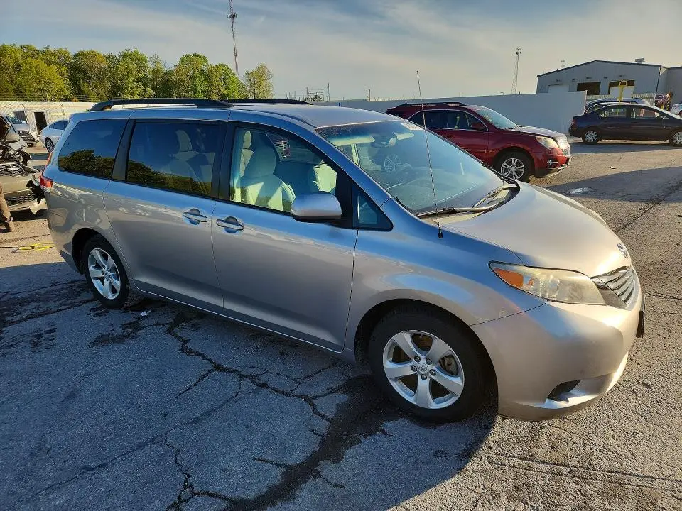 2012 TOYOTA SIENNA LE  