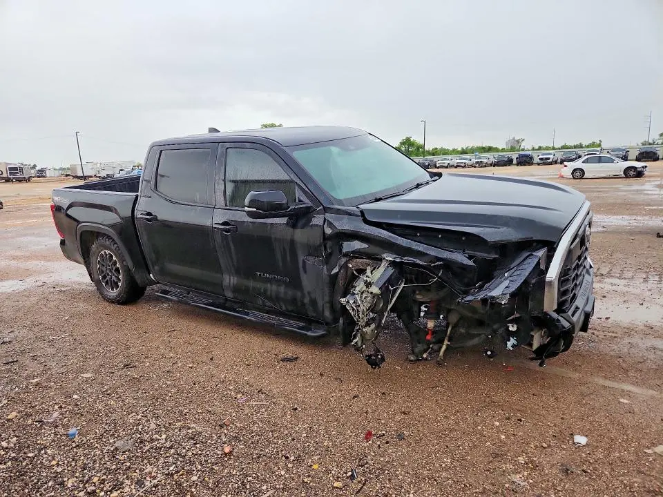 2022 TOYOTA TUNDRA SR5  