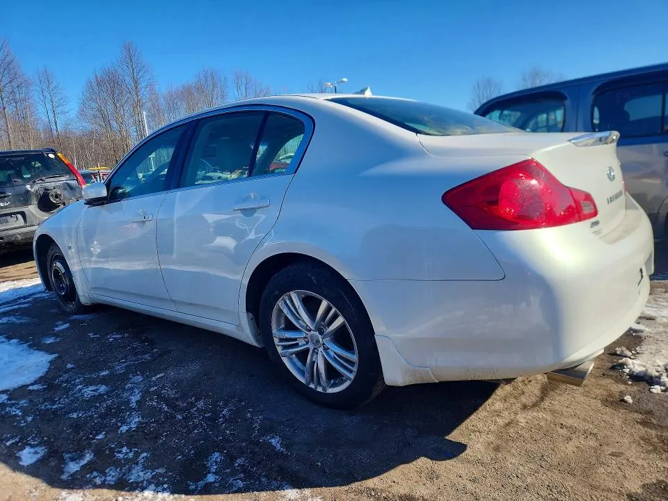 2015 INFINITI Q40   