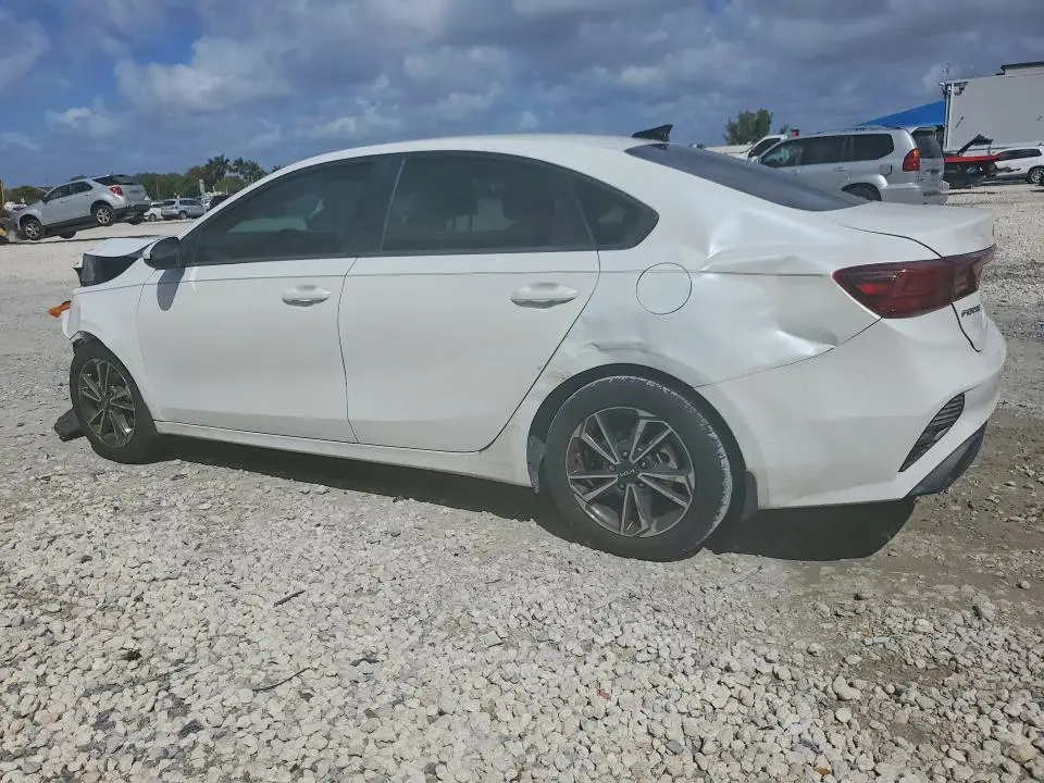 2023 KIA FORTE LXS  