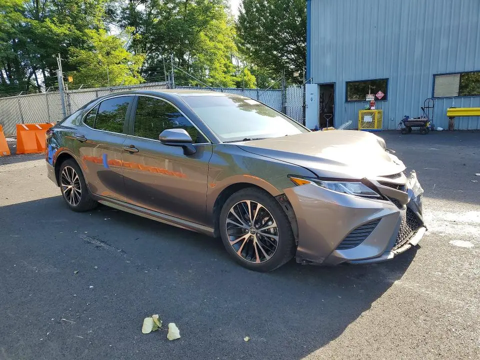 2018 TOYOTA CAMRY SE  