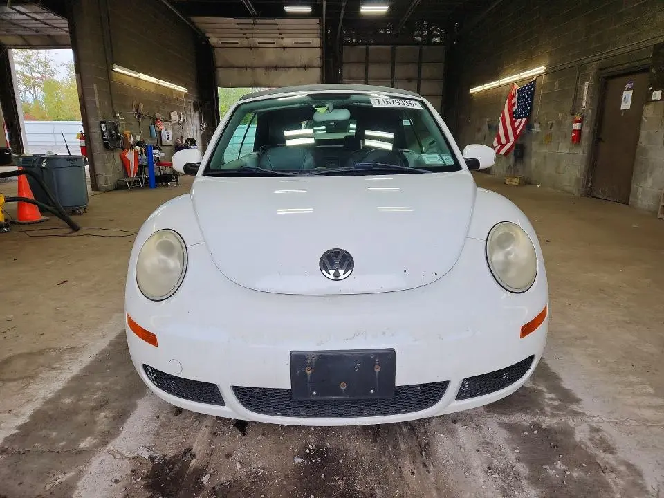 2010 VOLKSWAGEN NEW BEETLE   