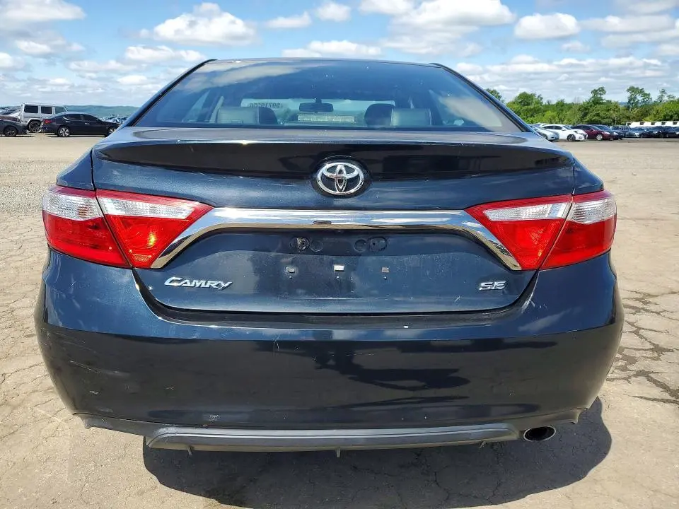 2017 TOYOTA CAMRY SE  