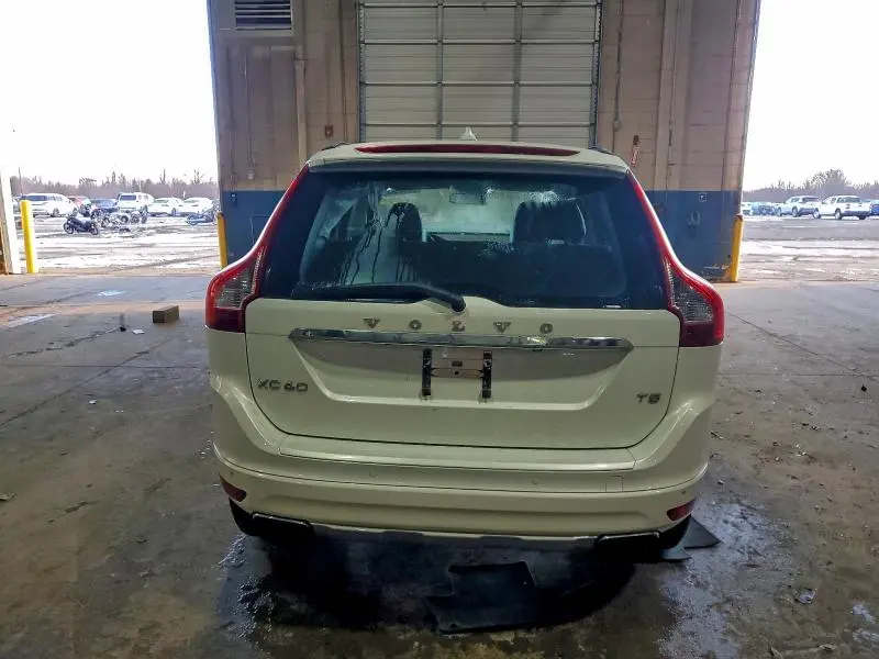 2017 VOLVO XC60 T5  