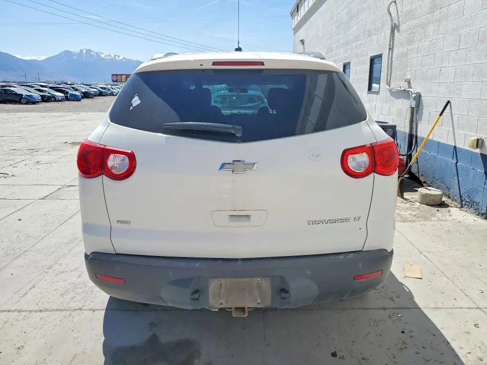 2011 CHEVROLET TRAVERSE LT  