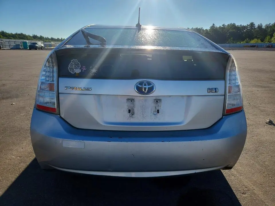 2011 TOYOTA PRIUS THREE  