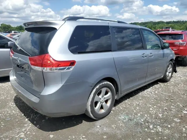 2011 TOYOTA SIENNA LE