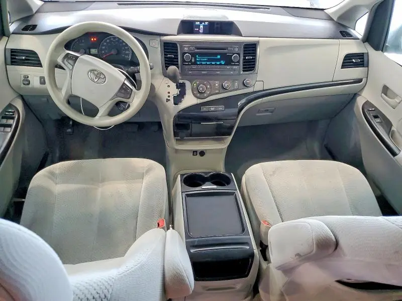 2011 TOYOTA SIENNA LE  