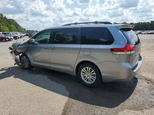 2013 TOYOTA SIENNA XLE  