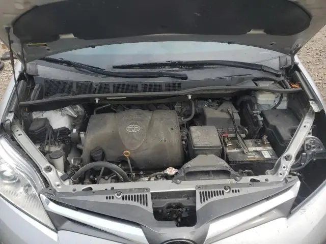 2019 TOYOTA SIENNA XLE  