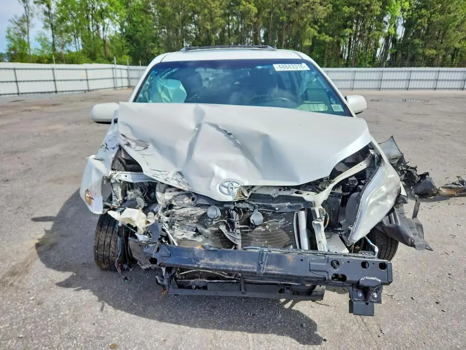 2015 TOYOTA SIENNA XLE PREMIUM 8-PASSENGER  