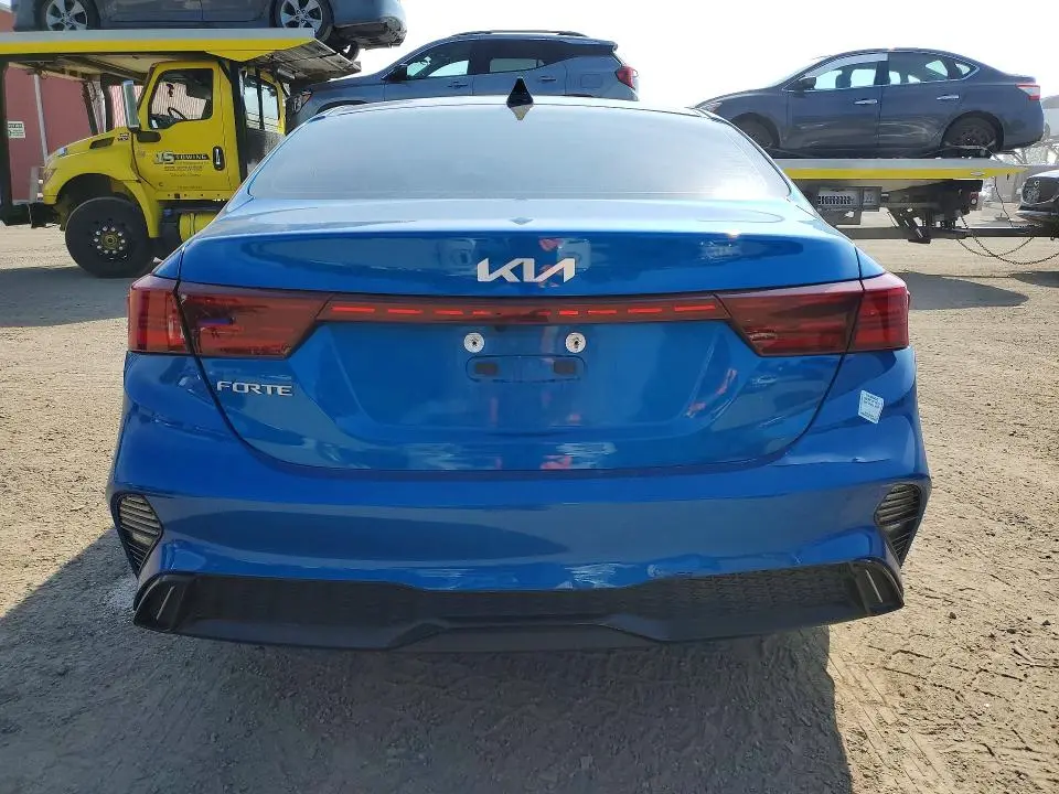 2023 KIA FORTE EX  