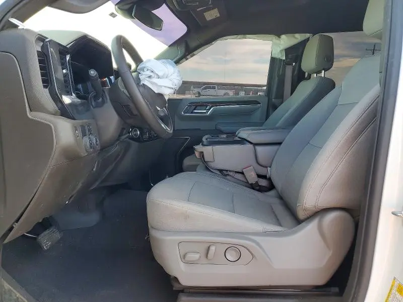 2024 CHEVROLET SILVERADO C1500 LT  