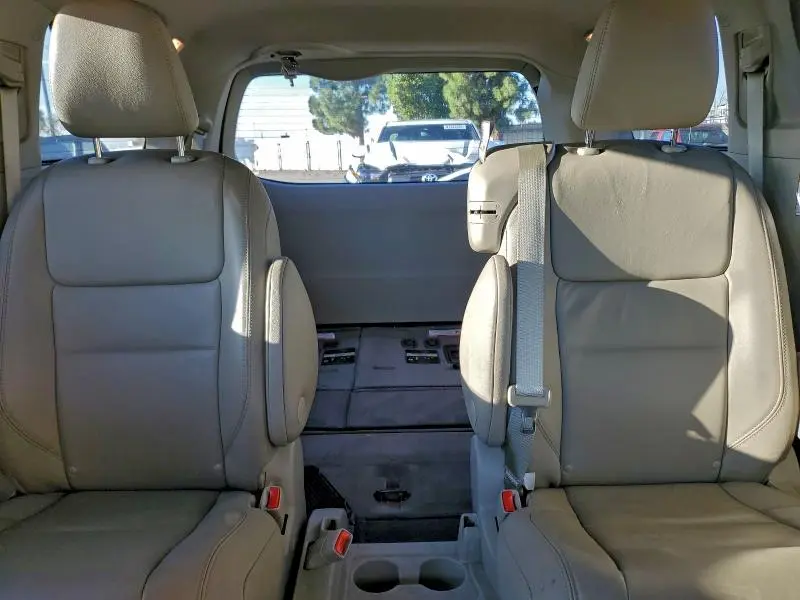 2016 TOYOTA SIENNA XLE  