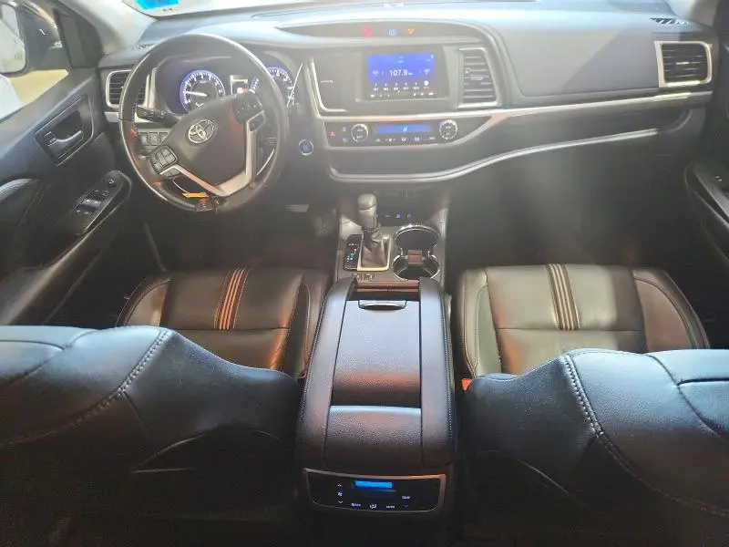 2018 TOYOTA HIGHLANDER SE  