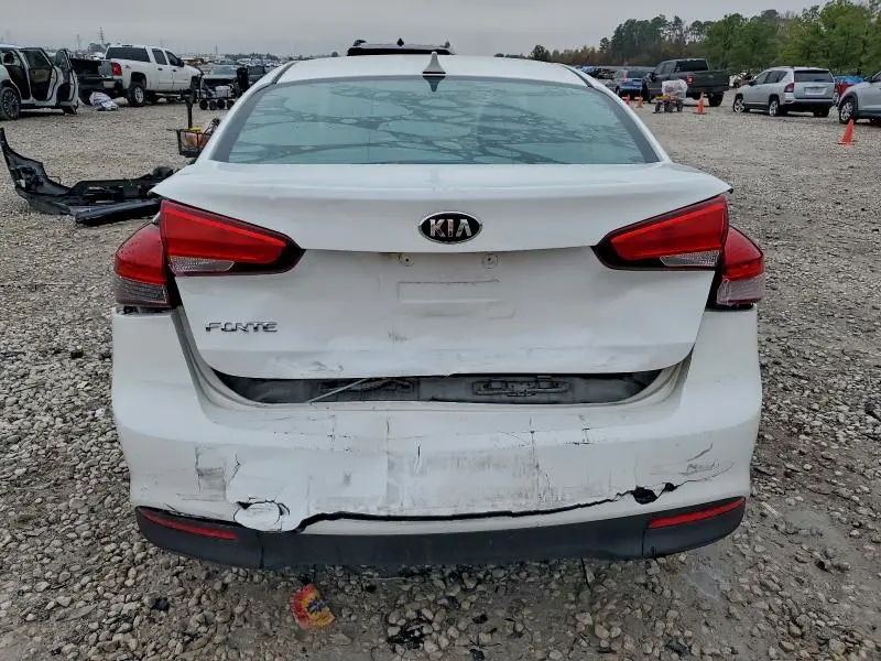 2017 KIA FORTE LX  
