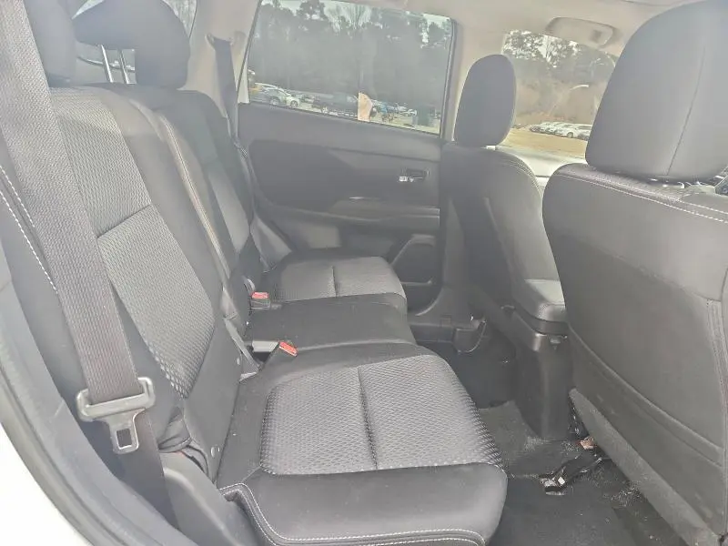 2018 MITSUBISHI OUTLANDER SE  