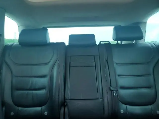 2011 VOLKSWAGEN TOUAREG V6  