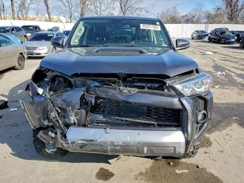 2023 TOYOTA 4RUNNER SE  