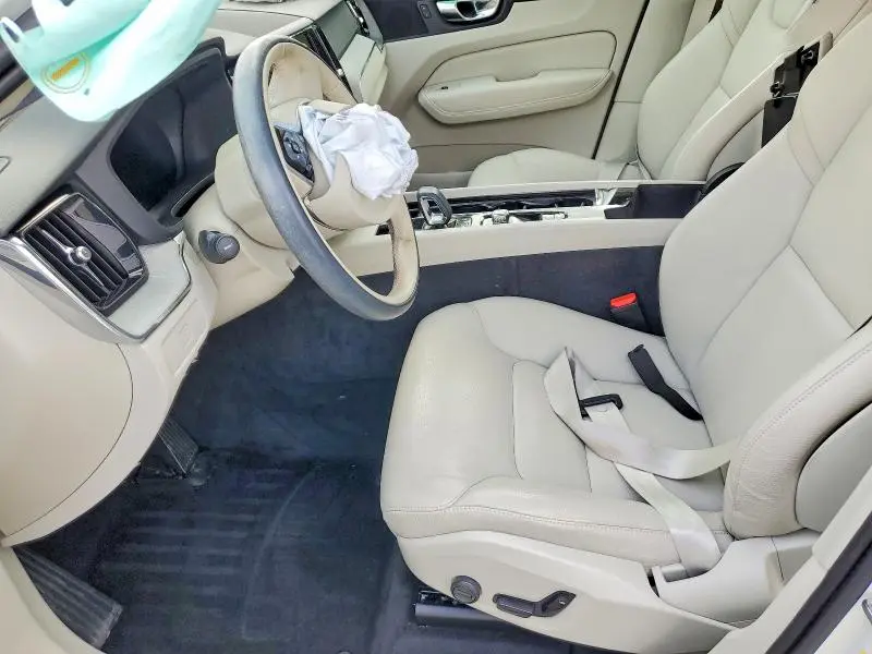 2023 VOLVO XC60 PLUS  