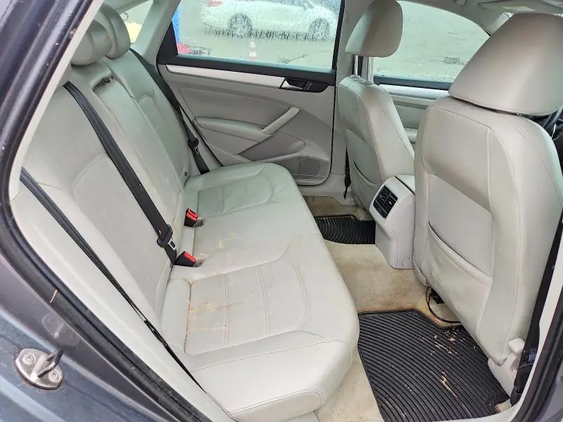 2013 VOLKSWAGEN PASSAT SE  