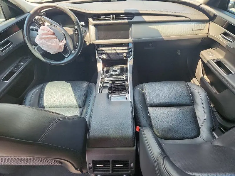 2017 JAGUAR XF PRESTIGE  