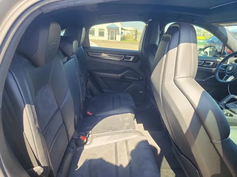 2021 PORSCHE CAYENNE GTS  
