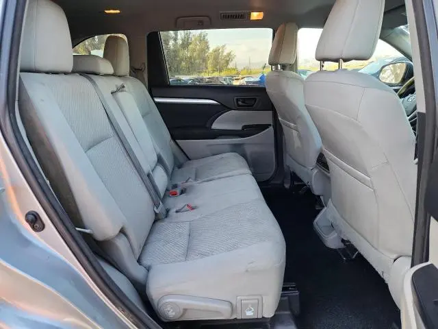 2016 TOYOTA HIGHLANDER LE  