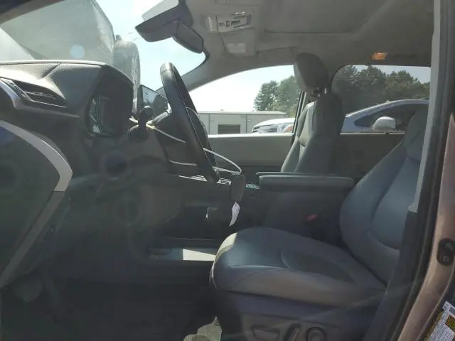 2021 TOYOTA SIENNA XLE  