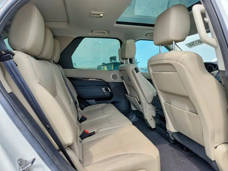 2017 LAND ROVER DISCOVERY SE  