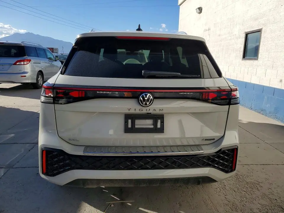 2025 VOLKSWAGEN TIGUAN SEL R-LINE BLACK  