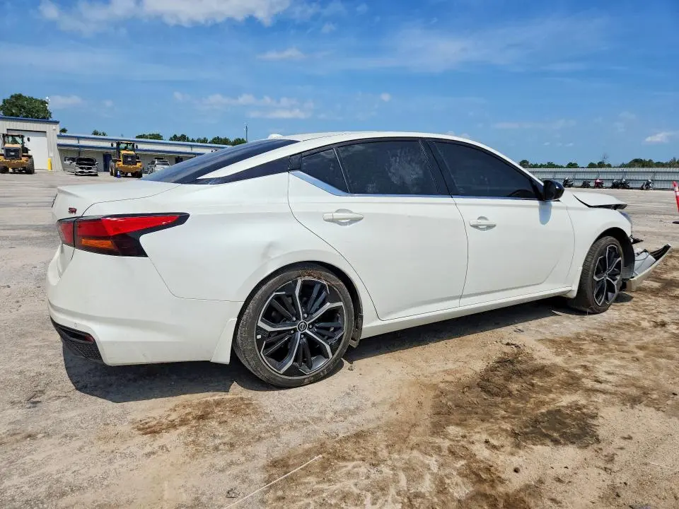 2024 NISSAN ALTIMA SR  