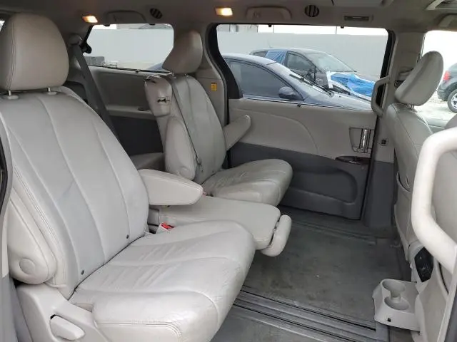 2011 TOYOTA SIENNA XLE  