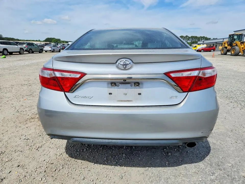2017 TOYOTA CAMRY SE  