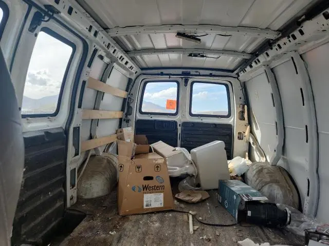 2017 GMC SAVANA G2500  