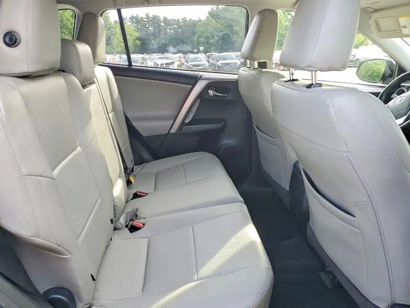 2018 TOYOTA RAV4 XLE  