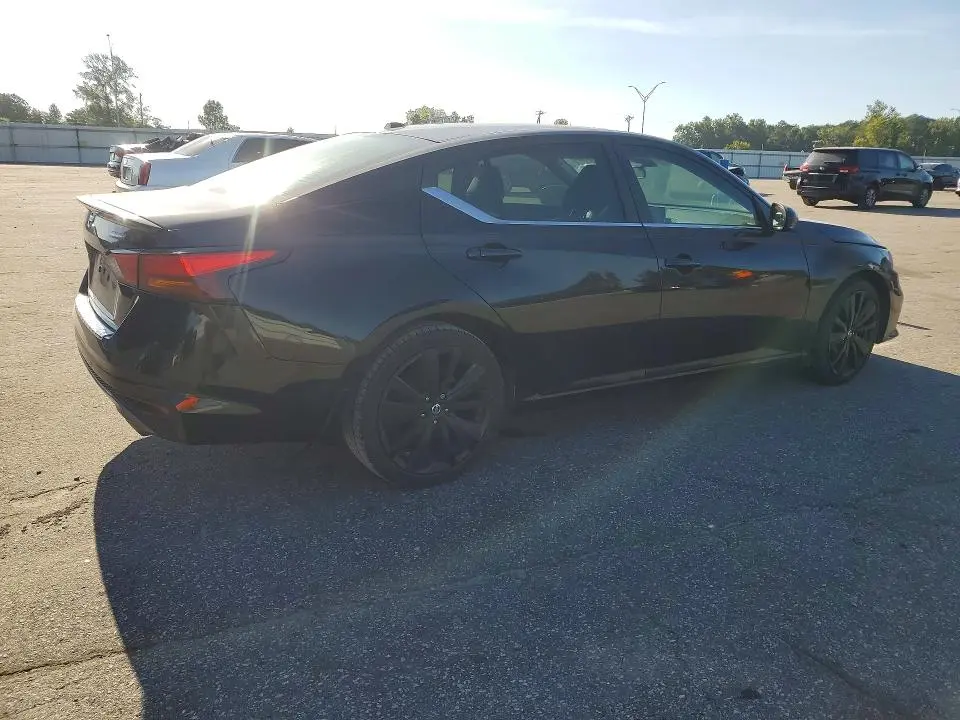 2022 NISSAN ALTIMA SR  
