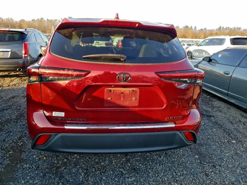 2022 TOYOTA HIGHLANDER XLE  