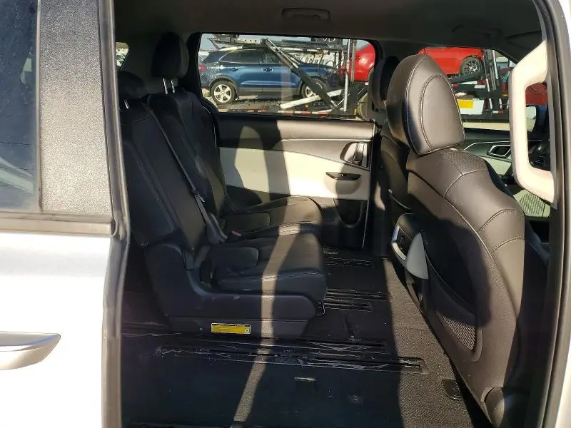 2022 KIA CARNIVAL LX  