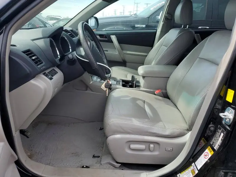 2010 TOYOTA HIGHLANDER SE  