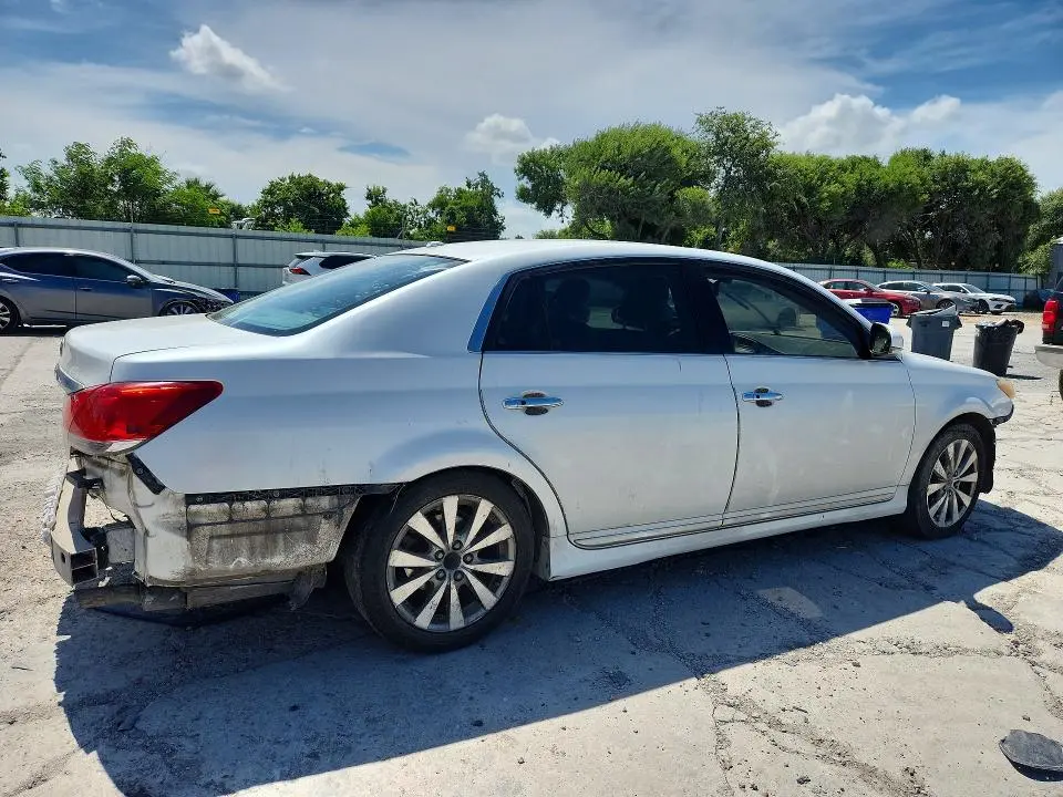 2011 TOYOTA AVALON   