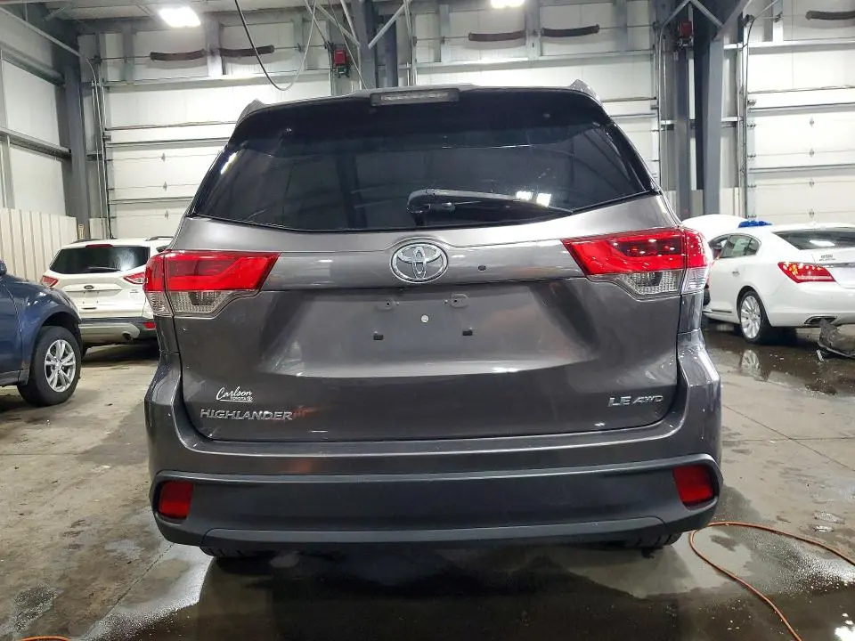 2017 TOYOTA HIGHLANDER LE PLUS  