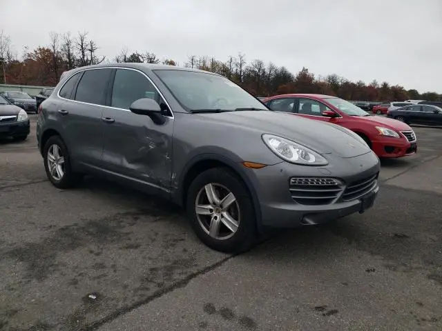 2014 PORSCHE CAYENNE   