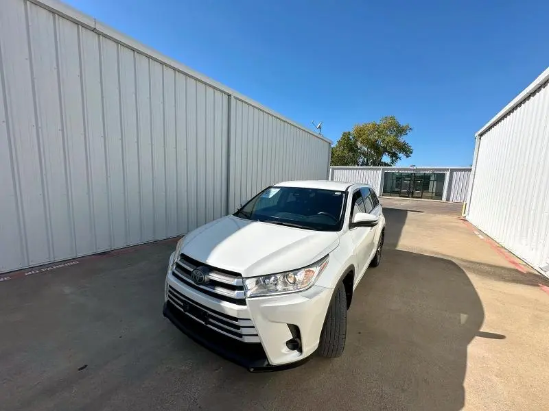 2018 TOYOTA HIGHLANDER LE  