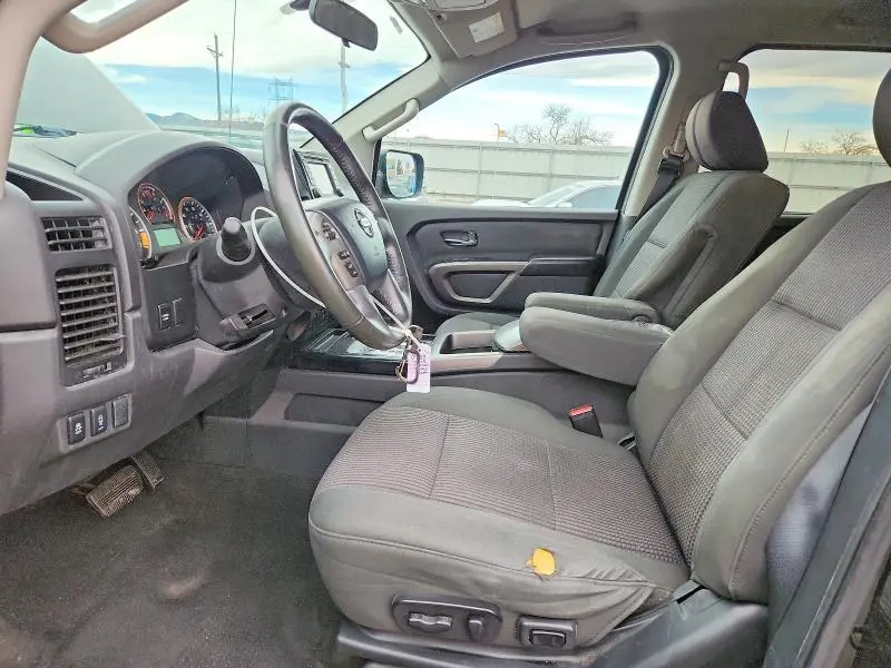 2015 NISSAN TITAN SV  