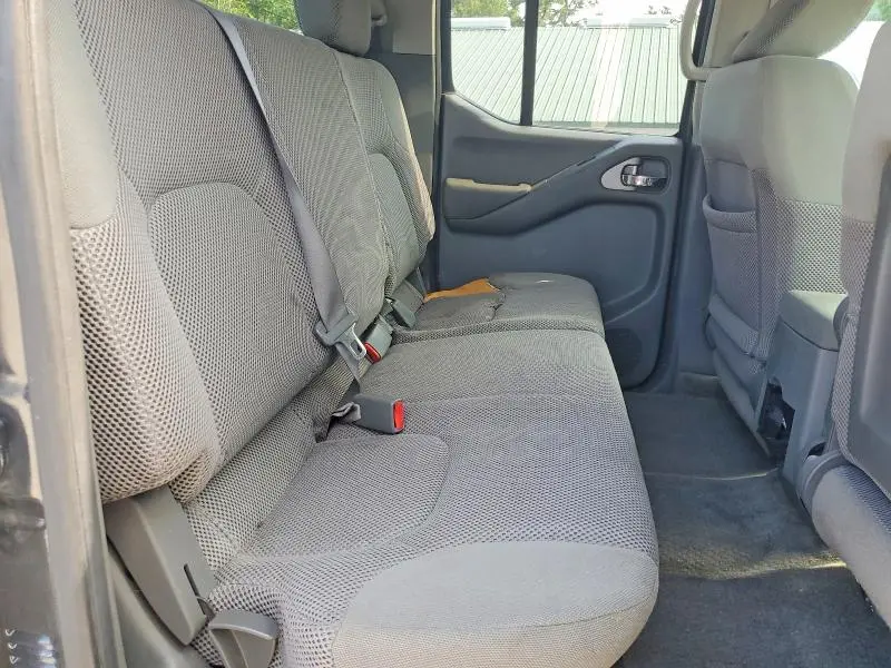 2010 NISSAN FRONTIER SE V6  