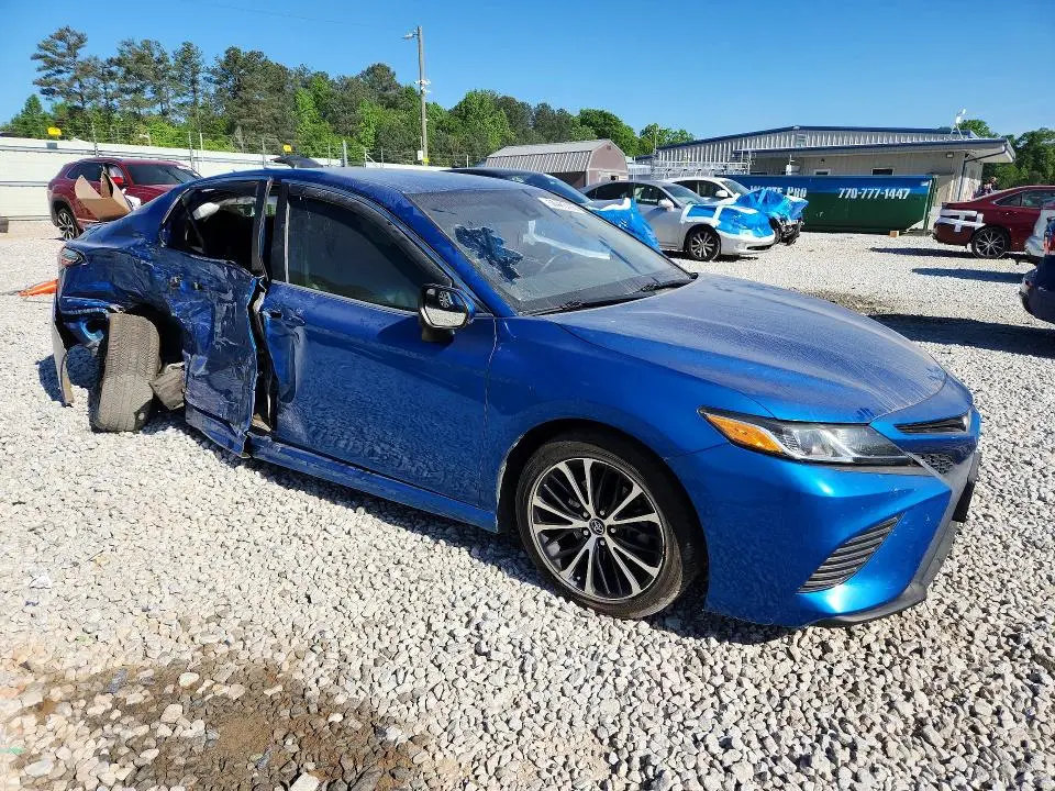 2019 TOYOTA CAMRY SE  