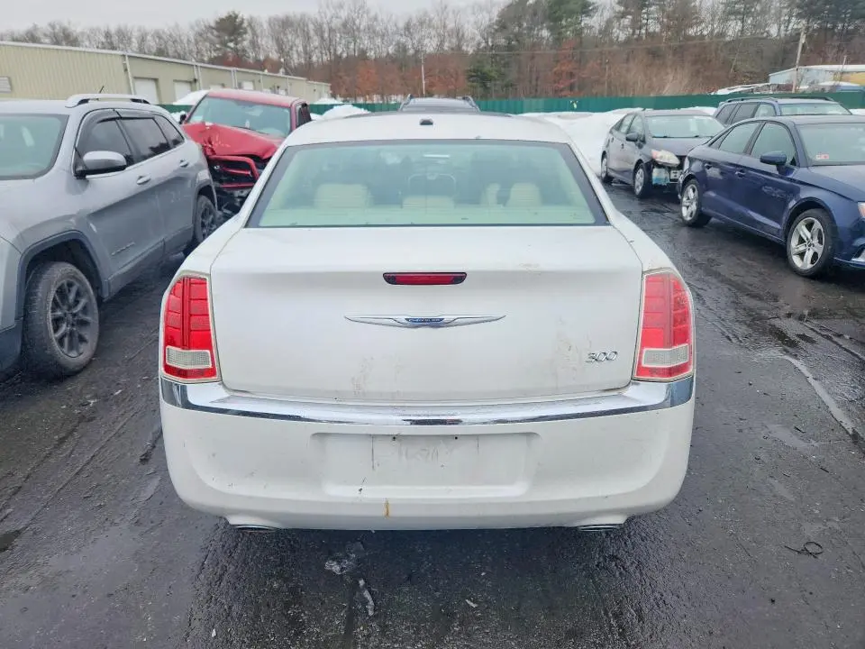 2011 CHRYSLER 300 LIMITED  
