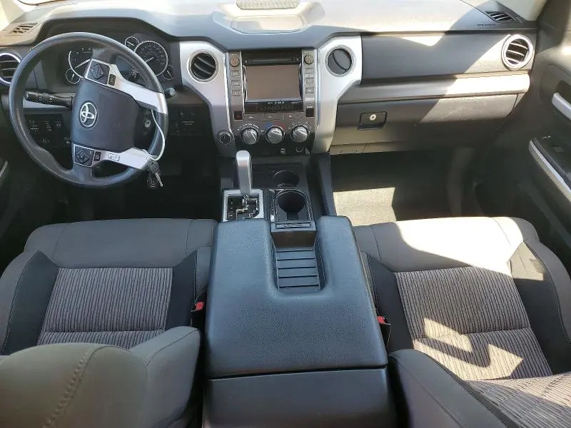 2017 TOYOTA TUNDRA SR5  