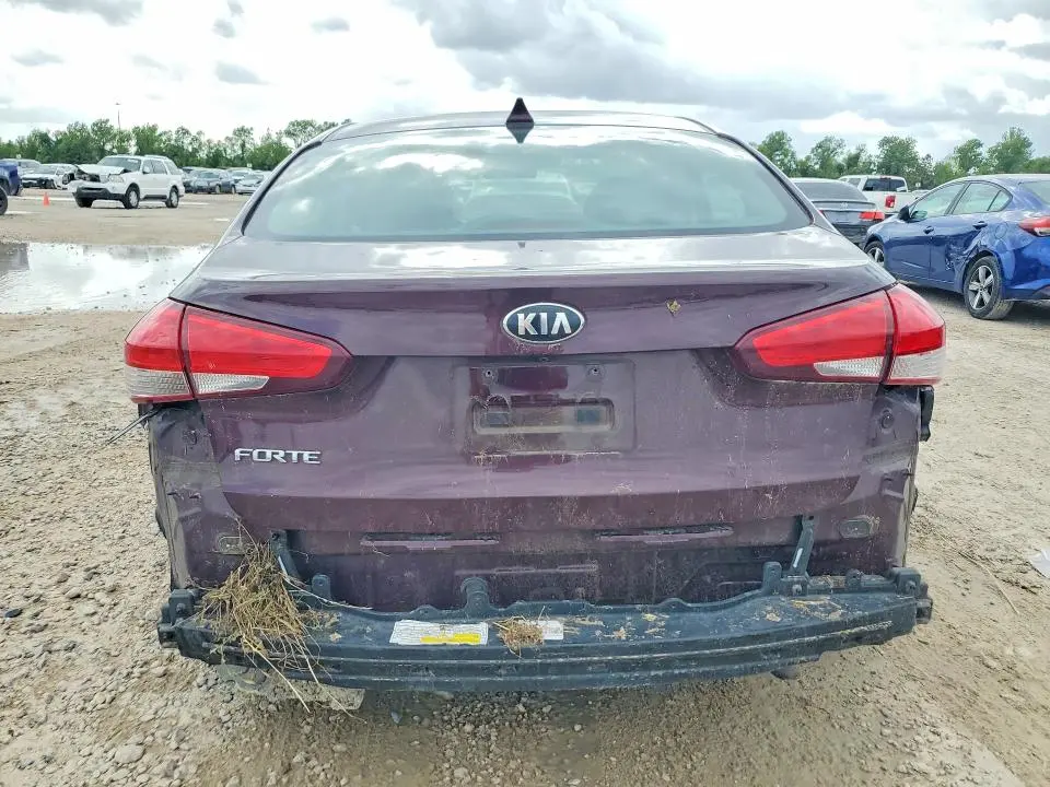 2018 KIA FORTE LX  